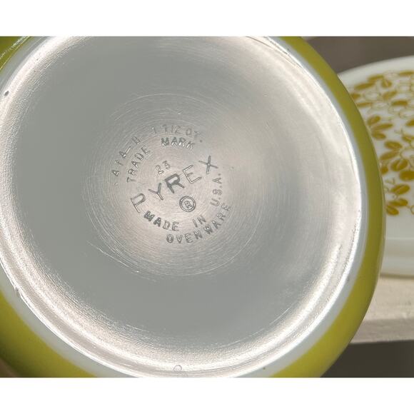 Pyrex 1.5 Qt Retro Round Casserole 474 Verde Green - VTG Olives Pattern Lid - Picture 8 of 8